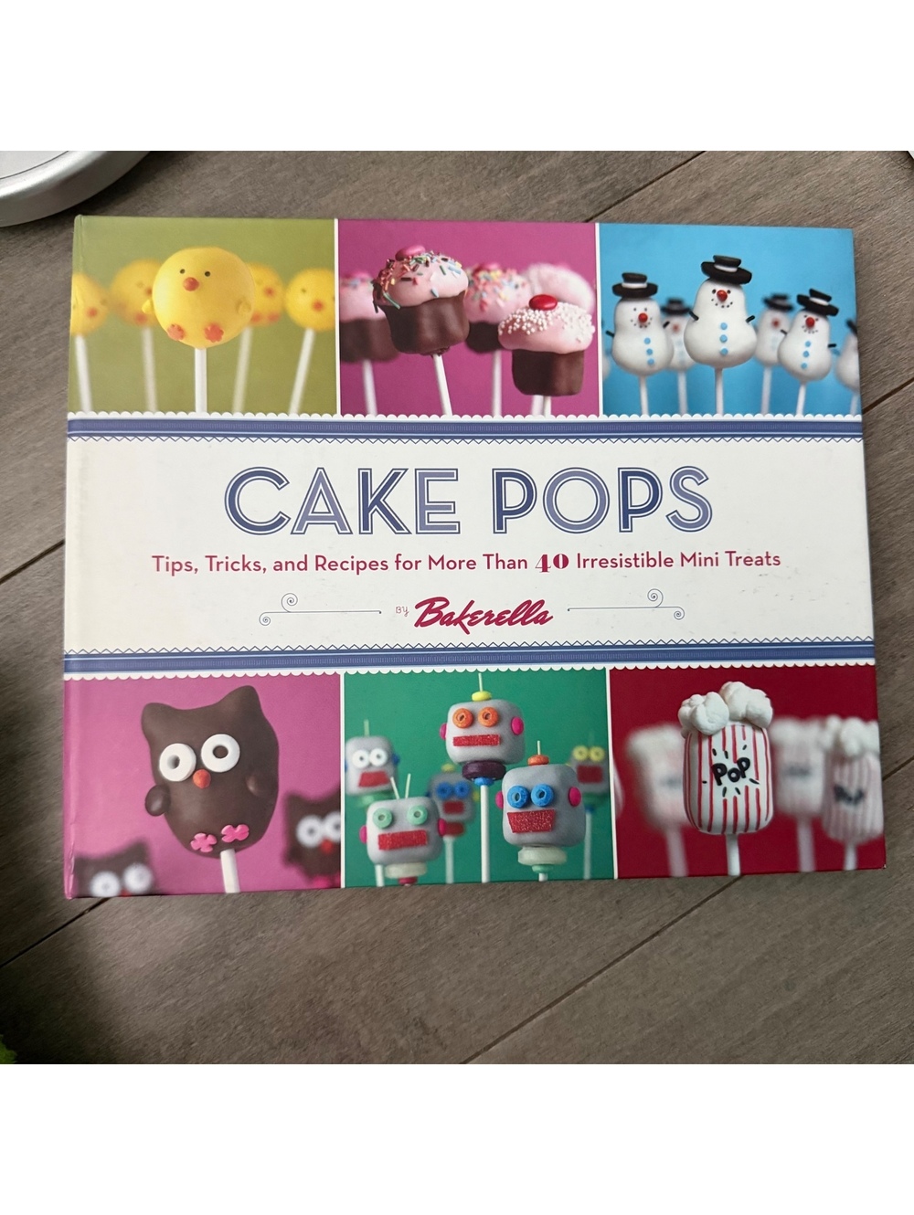 Cake Pops Book by Bakerella - Tips, Tricks, and Recipes for Mini Treats